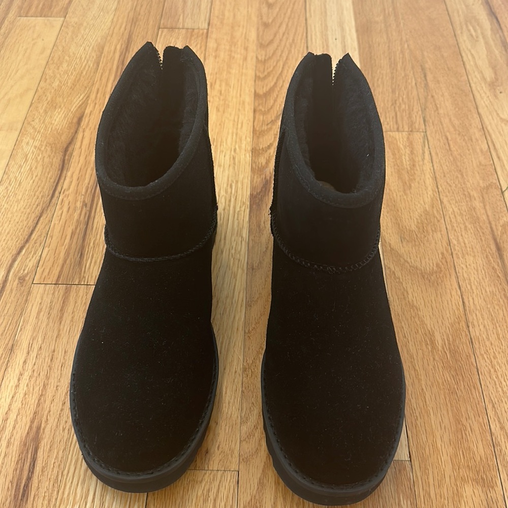 ugg minis black with zipper. Worn once